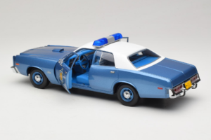 Plymouth Fury Police Pursuit Smokey and the Bandit GreenLight 1:18 19044 Metall — bild 5 av 8