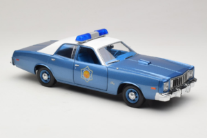 Plymouth Fury Police Pursuit Smokey and the Bandit GreenLight 1:18 19044 Metall — bild 6 av 8