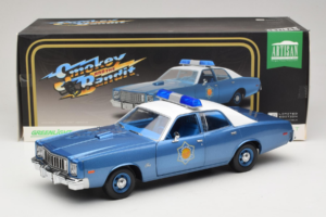 Plymouth Fury Police Pursuit Smokey and the Bandit GreenLight 1:18 19044 Metall — bild 8 av 8