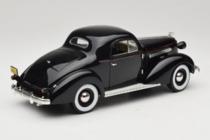 Pontiac Deluxe Svart Signature Models 1:18 18106 Metall — bild 3 av 8