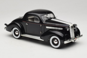 Pontiac Deluxe Svart Signature Models 1:18 18106 Metall — bild 6 av 8