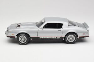Pontiac Firebird Formula Silver ERTL 1:18 33514 Metall — bild 4 av 8