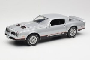 Pontiac Firebird Formula Silver ERTL 1:18 33514 Metall
