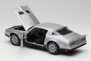 Pontiac Firebird Formula Silver ERTL 1:18 33514 Metall — bild 5 av 8