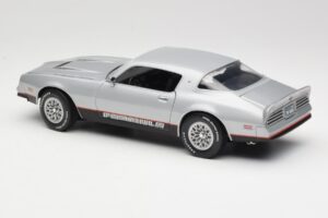 Pontiac Firebird Formula Silver ERTL 1:18 33514 Metall — bild 7 av 8