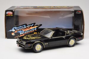 Pontiac Firebird Trans Am SE Smokey and the Bandit Joyride 1:18 33121 Metall — bild 8 av 8