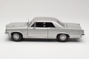 Pontiac GTO Silver Sun Star 1:18 1821 Metall — bild 4 av 8