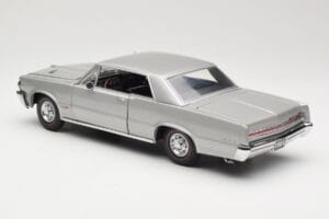 Pontiac GTO Silver Sun Star 1:18 1821 Metall — bild 7 av 8