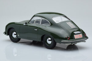 Porsche 356 Grön Norev 1:18 187453 Metall — bild 5 av 6