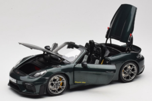 Porsche 718 Spyder RS Weissach Pack Forest Green Norev 1:18 187272 Metall — bild 2 av 8