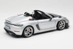 Porsche 718 Spyder RS Weissach Pack GT-Silver Metallic Norev 1:18 187270 Metall — bild 3 av 8