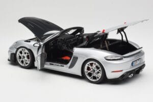 Porsche 718 Spyder RS Weissach Pack GT-Silver Metallic Norev 1:18 187270 Metall — bild 5 av 8