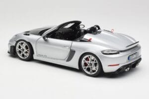 Porsche 718 Spyder RS Weissach Pack GT-Silver Metallic Norev 1:18 187270 Metall — bild 7 av 8