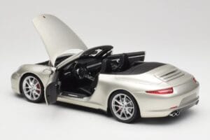 Porsche 911 991 Carrera S Cabriolet GT Silver Metallic Minichamps 1:18 100061030 Metall — bild 5 av 8
