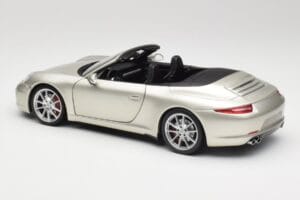 Porsche 911 991 Carrera S Cabriolet GT Silver Metallic Minichamps 1:18 100061030 Metall — bild 7 av 8