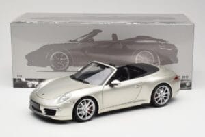 Porsche 911 991 Carrera S Cabriolet GT Silver Metallic Minichamps 1:18 100061030 Metall — bild 8 av 8