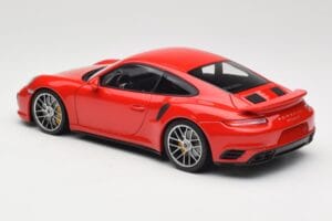 Porsche 911 991 Turbo S Guards Red Minichamps 1:18 110067122 Metall — bild 7 av 8