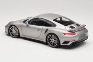 Porsche 911 991 Turbo S Silver Minichamps 1:18 113067126 Metall — bild 7 av 8