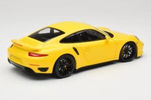 Porsche 911 991 Turbo S Gul Med Svarta Fälgar Minichamps 1:18 110062321 Metall — bild 3 av 8