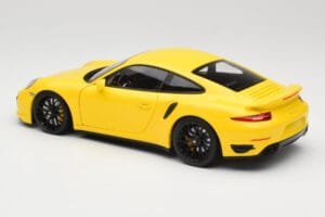 Porsche 911 991 Turbo S Gul Med Svarta Fälgar Minichamps 1:18 110062321 Metall — bild 7 av 8