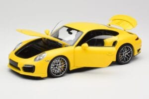 Porsche 911 991 Turbo S Gul Med Silverfärgade Fälgar Minichamps 1:18 110062322 Metall — bild 2 av 8