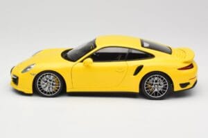 Porsche 911 991 Turbo S Gul Med Silverfärgade Fälgar Minichamps 1:18 110062322 Metall — bild 4 av 8