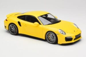 Porsche 911 991 Turbo S Gul Med Silverfärgade Fälgar Minichamps 1:18 110062322 Metall — bild 6 av 8