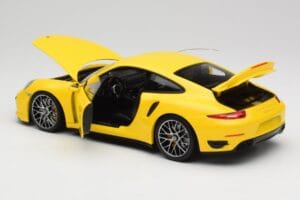 Porsche 911 991 Turbo S Gul Med Silverfärgade Fälgar Minichamps 1:18 110062322 Metall — bild 7 av 8