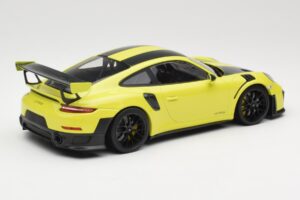 Porsche 911 GT2 RS 991.2 Weissach Package Grön Svarta Fälgar Minichamps 1:18 155068300-1 Metall — bild 2 av 6