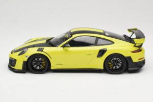Porsche 911 GT2 RS 991.2 Weissach Package Grön Svarta Fälgar Minichamps 1:18 155068300-1 Metall — bild 3 av 6