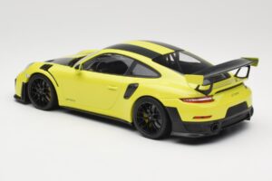 Porsche 911 GT2 RS 991.2 Weissach Package Grön Svarta Fälgar Minichamps 1:18 155068300-1 Metall — bild 5 av 6