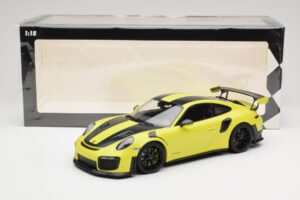 Porsche 911 GT2 RS 991.2 Weissach Package Grön Svarta Fälgar Minichamps 1:18 155068300-1 Metall — bild 6 av 6