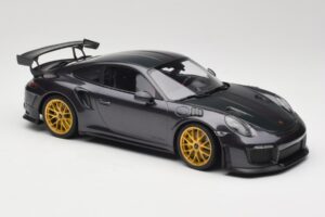 Porsche 911 991.2 GT2 RS Weissach Package Purple Metallic Med Gyllene Magnesiumfälgar Minichamps 1:18 153068322 Metall — bild 4 av 6