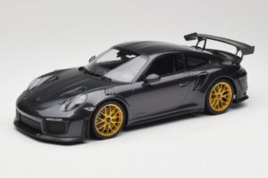 Porsche 911 991.2 GT2 RS Weissach Package Purple Metallic Med Gyllene Magnesiumfälgar Minichamps 1:18 153068322 Metall