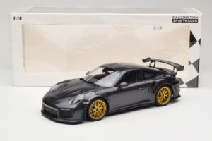 Porsche 911 991.2 GT2 RS Weissach Package Purple Metallic Med Gyllene Magnesiumfälgar Minichamps 1:18 153068322 Metall — bild 6 av 6