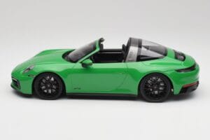 Porsche 911 991.2 Targa 4 GTS British Racing Grön Minichamps 1:18 155061065 Metall — bild 3 av 6