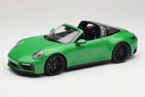 Porsche 911 991.2 Targa 4 GTS British Racing Grön Minichamps 1:18 155061065 Metall
