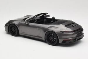 Porsche 911 992 Carrera 4 GTS Cabriolet Grey Metallic Minichamps 1:18 155063031 Metall — bild 5 av 6