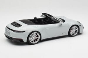 Porsche 911 992 Carrera 4 GTS Cabriolet Grå Minichamps 1:18 155063034 Metall — bild 3 av 6