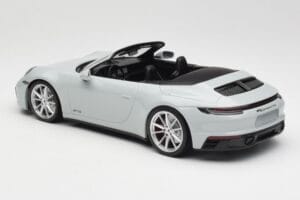 Porsche 911 992 Carrera 4 GTS Cabriolet Grå Minichamps 1:18 155063034 Metall — bild 4 av 6