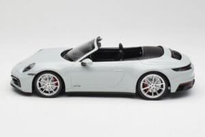 Porsche 911 992 Carrera 4 GTS Cabriolet Grå Minichamps 1:18 155063034 Metall — bild 5 av 6