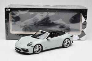Porsche 911 992 Carrera 4 GTS Cabriolet Grå Minichamps 1:18 155063034 Metall — bild 6 av 6