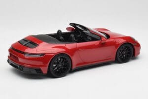 Porsche 911 992 Carrera 4 GTS Cabriolet Röd Minichamps 1:18 155063032 Metall — bild 2 av 6
