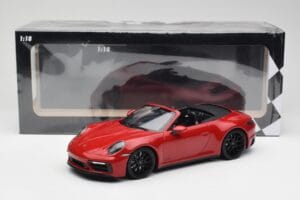 Porsche 911 992 Carrera 4 GTS Cabriolet Röd Minichamps 1:18 155063032 Metall — bild 6 av 6