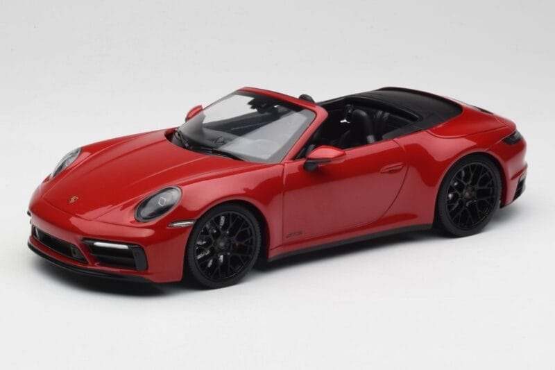 Porsche 911 992 Carrera 4 GTS Cabriolet Röd Minichamps 1:18 155063032 Metall