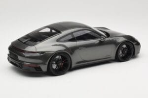 Porsche 911 992 Carrera 4 GTS Green Metallic Minichamps 1:18 155063101 Metall — bild 2 av 6