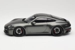Porsche 911 992 Carrera 4 GTS Green Metallic Minichamps 1:18 155063101 Metall — bild 3 av 6