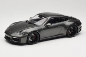 Porsche 911 992 Carrera 4 GTS Green Metallic Minichamps 1:18 155063101 Metall