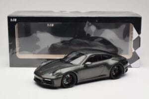 Porsche 911 992 Carrera 4 GTS Green Metallic Minichamps 1:18 155063101 Metall — bild 6 av 6