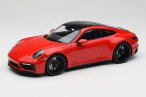 Porsche 911 992 Carrera 4 GTS Röd Minichamps 1:18 155063100 Metall